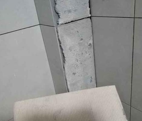襄汾瓷砖空鼓维修公司分享下厨房瓷砖脱落的补救措施。